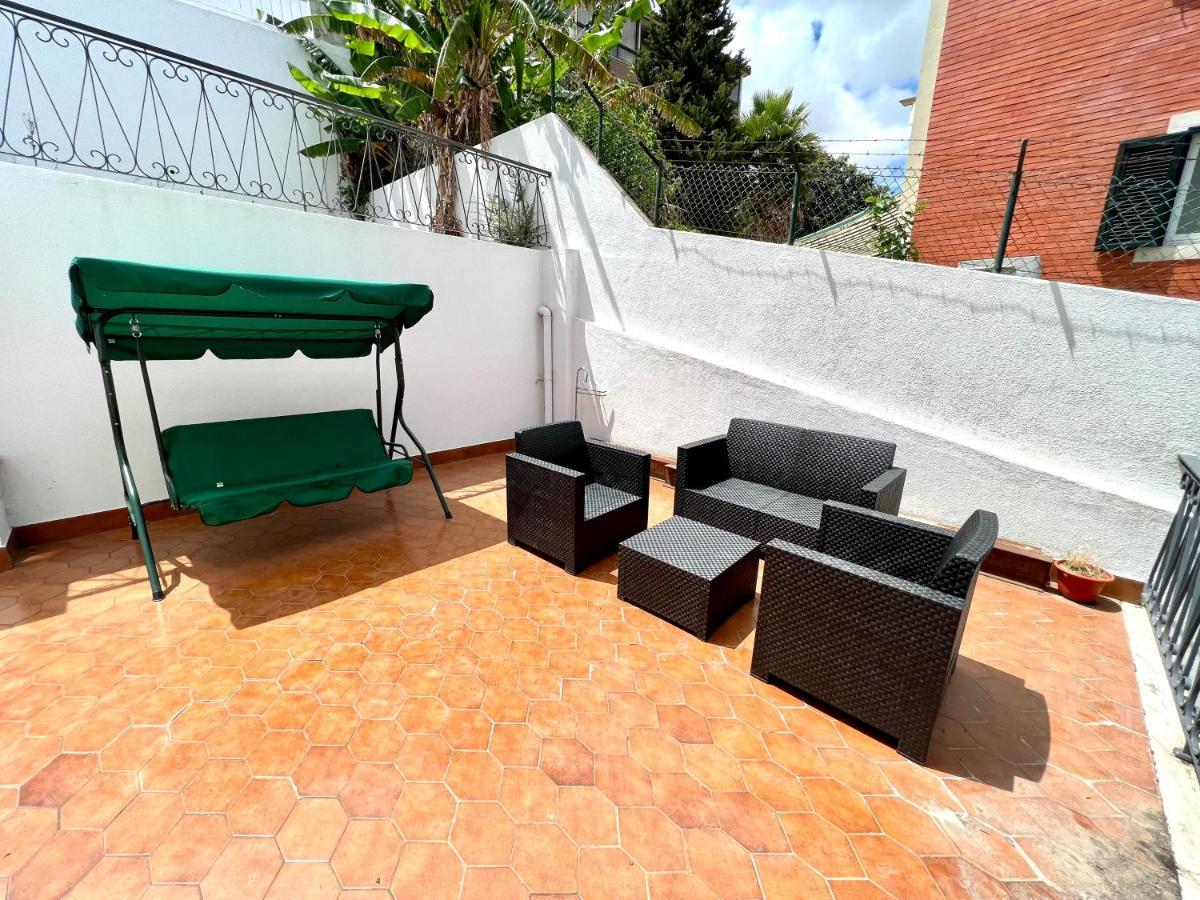Oeiras Beach Private Room 9 - Double Bedroom With Shared Bathroom & Terrace Exterior photo
